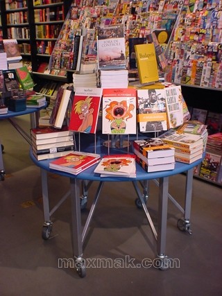 móvel e display para livros